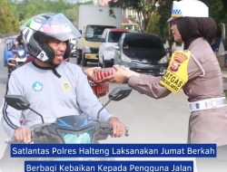 Satlantas Polres Halteng Laksanakan Jumat Berkah Berbagi Kebaikan Kepada Pengguna Jalan