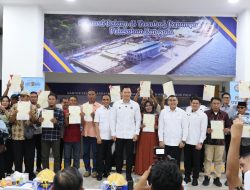 Tekankan Bentuk Komitmen Negara Hadirkan Kepastian Hukum, Wamen Ossy Serahkan 160 Sertipikat Tanah kepada Pemda dan Masyarakat Sulteng