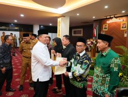 Perwakilan NU Lampung Timur Apresiasi Dukungan BPN, Menteri Nusron Menyerahkan Sertipikat Wakaf