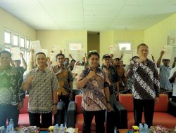 Menjamin Kepastian Hukum Hak Atas Tanah, Kantor Pertanahan Kabupaten Halmahera Timur Menyerahkan Sertipikat PTSL Tahun 2025