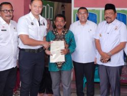 Apresiasi Peran Pemerintah Daerah, Wamen Ossy Bersama Menko AHY Serahkan Sertipikat Tanah untuk Rakyat di Bengkulu