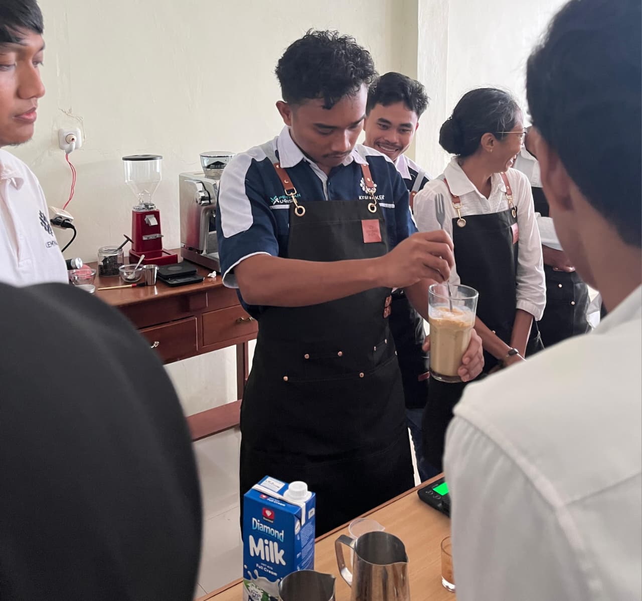 Dedi; peserta dari Kota Maba Haltim sedang malakukan pelatihan di BPVP Ternate.