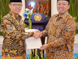 Langkah Amankan Aset Negara, Menteri Nusron Serahkan Sertipikat Hak Pakai kepada Menteri Luar Negeri