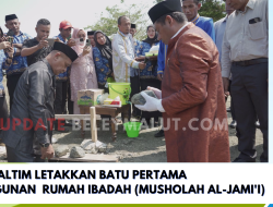 BUPATI HALTIM LETAKKAN BATU PERTAMA, PEMBANGUNAN RUMAH IBADAH (MUSHOLAH AL-JAMI’I)
