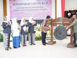 Resmi Duka Muscab III IBI Haltim, Bupati Ubaid Yakub Beri Apresiasi Setinggi-tingginya Bagi Para Bidan
